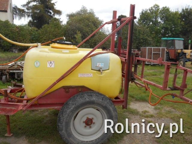opryskiwacz zaczepiany 1000l