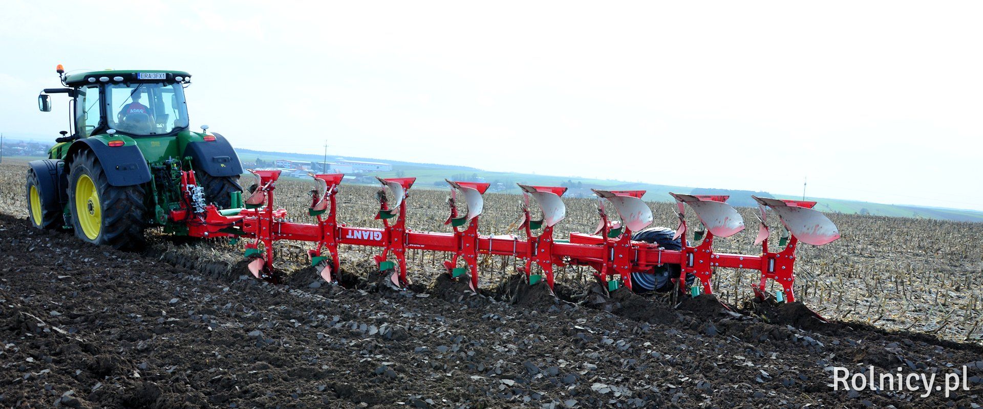 Pług obracalny półzawieszany resor resorowy GIANT Agro-Masz pługi