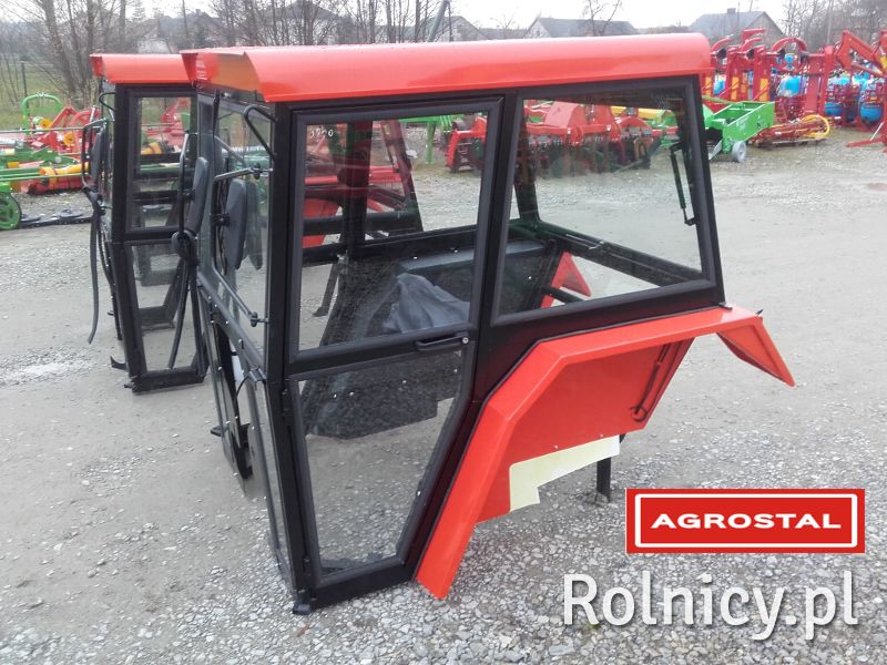 KABINA DO CIĄGNIKA C330, C360 Z BŁOTNIKAMI firmy BARTESKO, AGROSTAL
