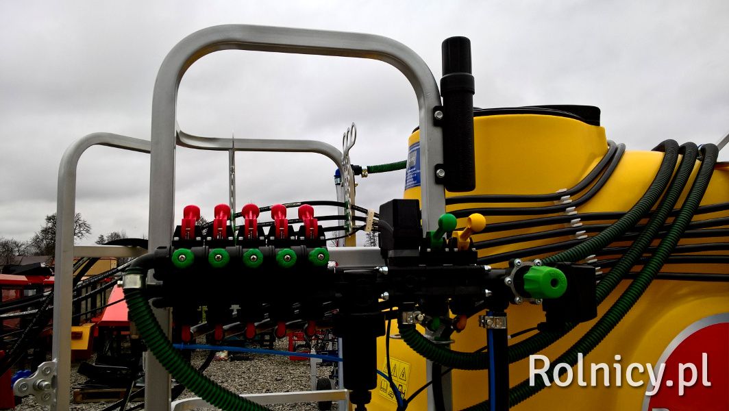 Opryskiwacz zaczepiany Borys 3000/18 Hydrauliczny Tolmet