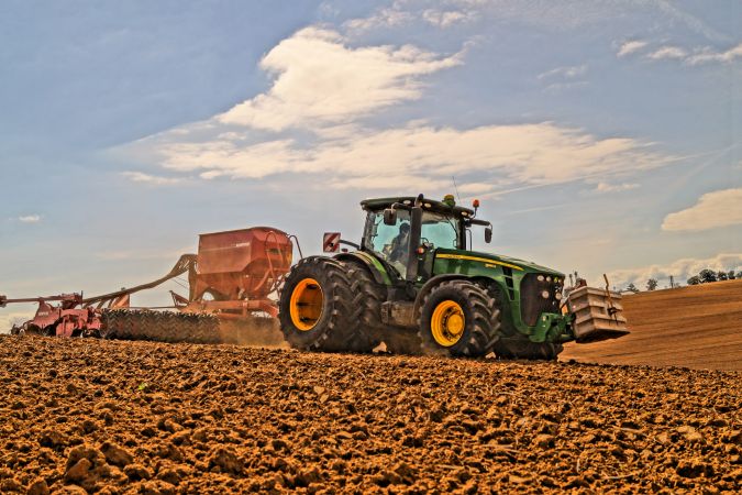 zasiew pszenicy John-Deere 8345 R