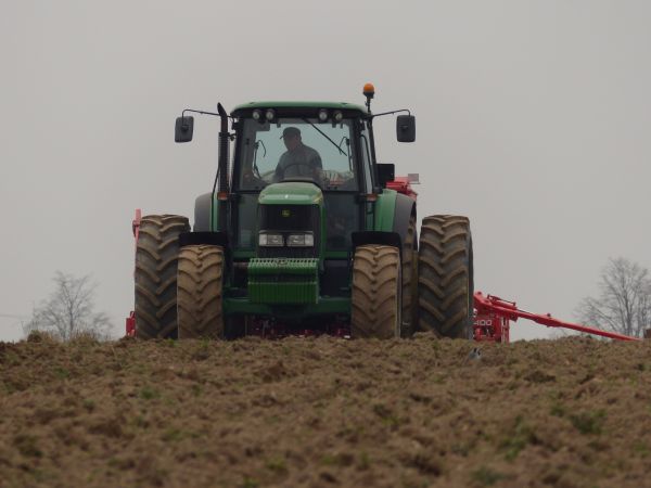 Wiosenny siew - John Deere 6820 cz.5