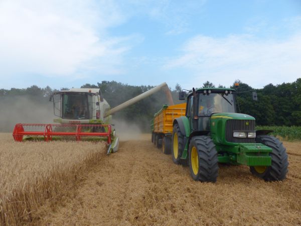 Żniwa - Claas Tucano 320 , John Deere 6820 cz.2