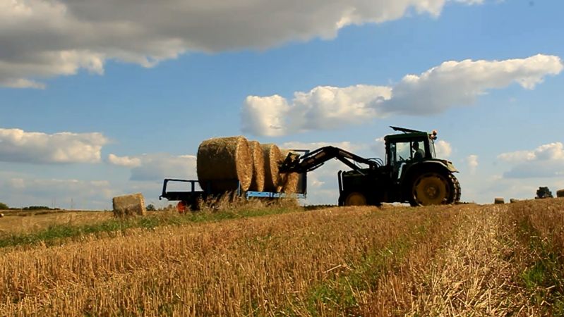 Wożenie Słomy z JD !