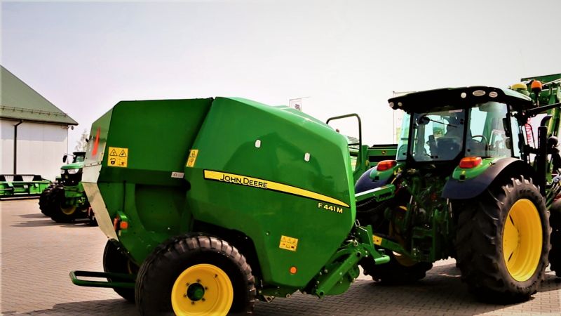 Prezentacja Najnowszej Prasy John Deere F441M