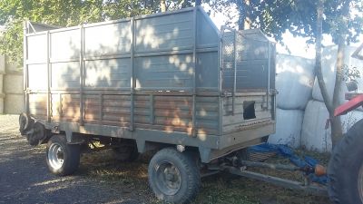 Sprzedam rozrzutnik dwuosiowy z nadstawkami do kukurydzy