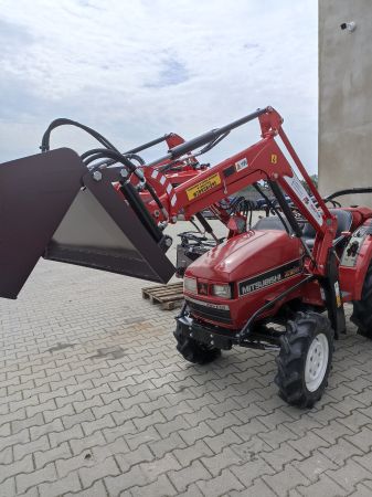 Nowy Ładowacz TUR z Samopoziomowaniem do Traktorów Mitsubishi – Twoje Wszechstronne Narzędzie do Każ